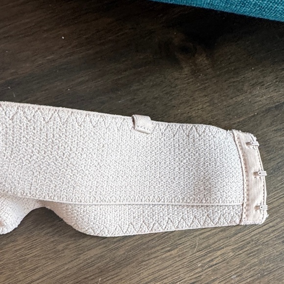 Victoria's Secret Strapless Bra in Beige - Picture 3 of 4